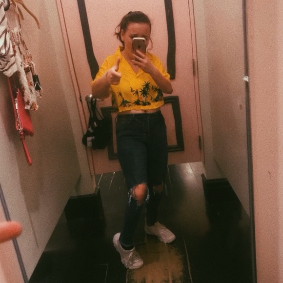 Meet your Posher, Allison - Picture 1 of 1